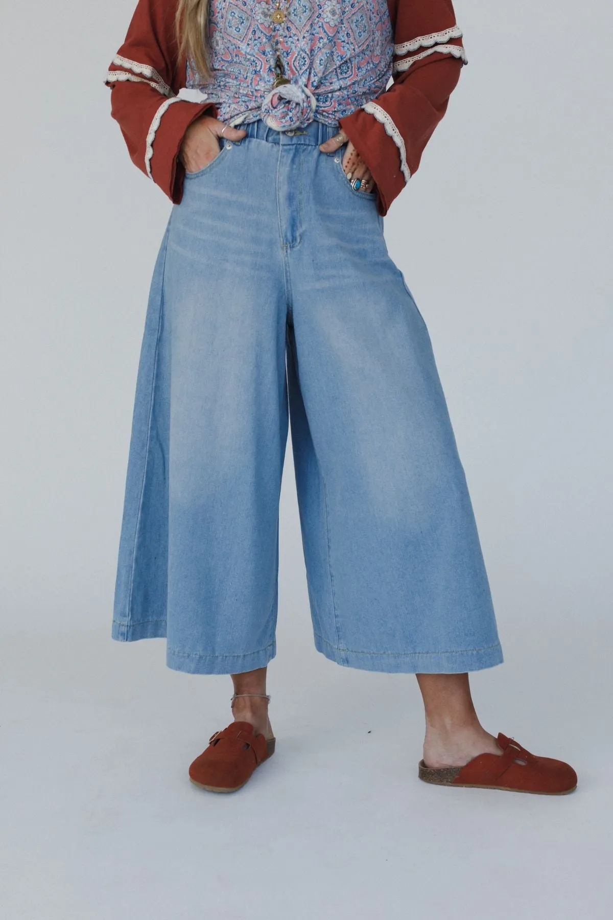 Frontier Flare Jeans - Light Wash
