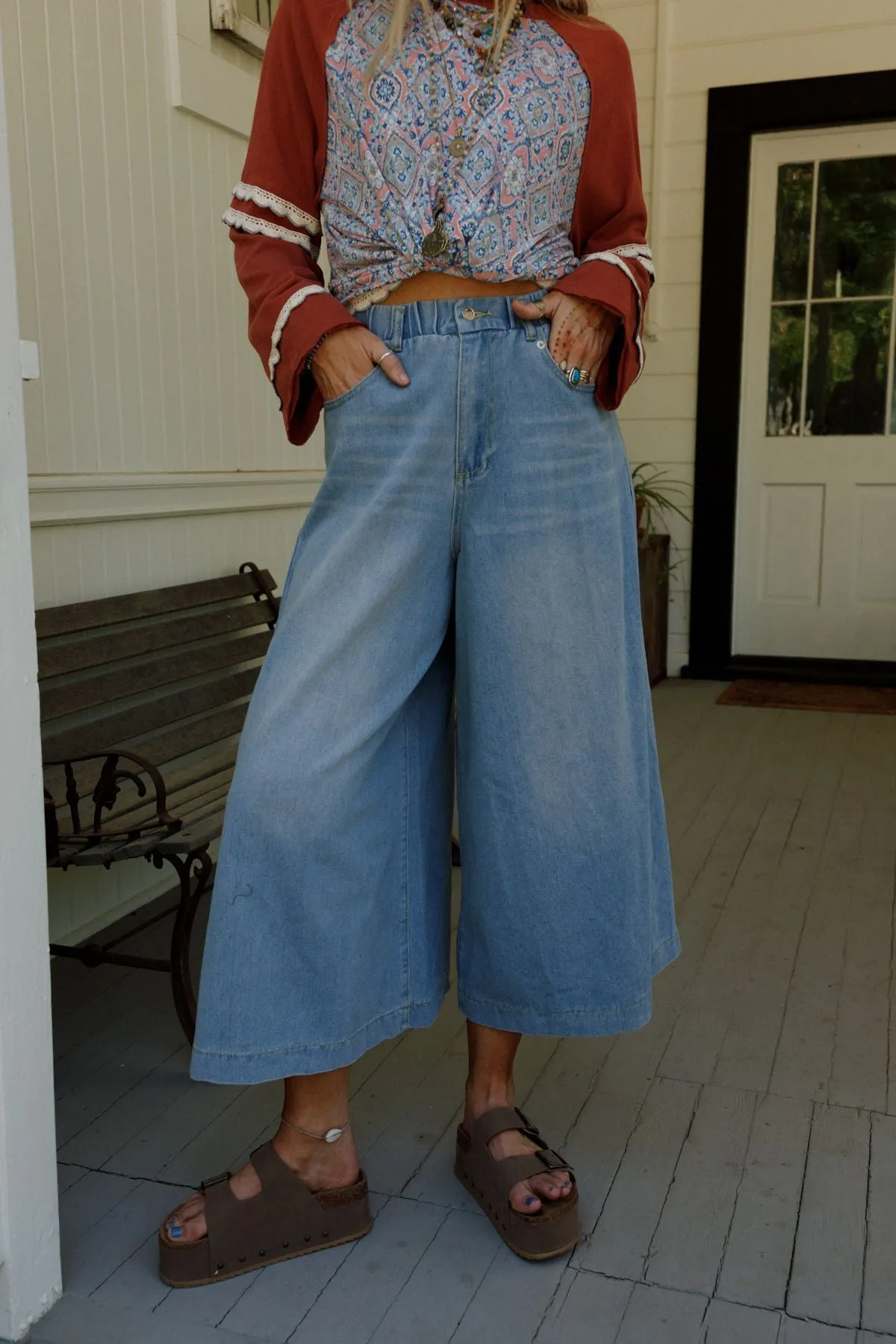 Frontier Flare Jeans - Light Wash