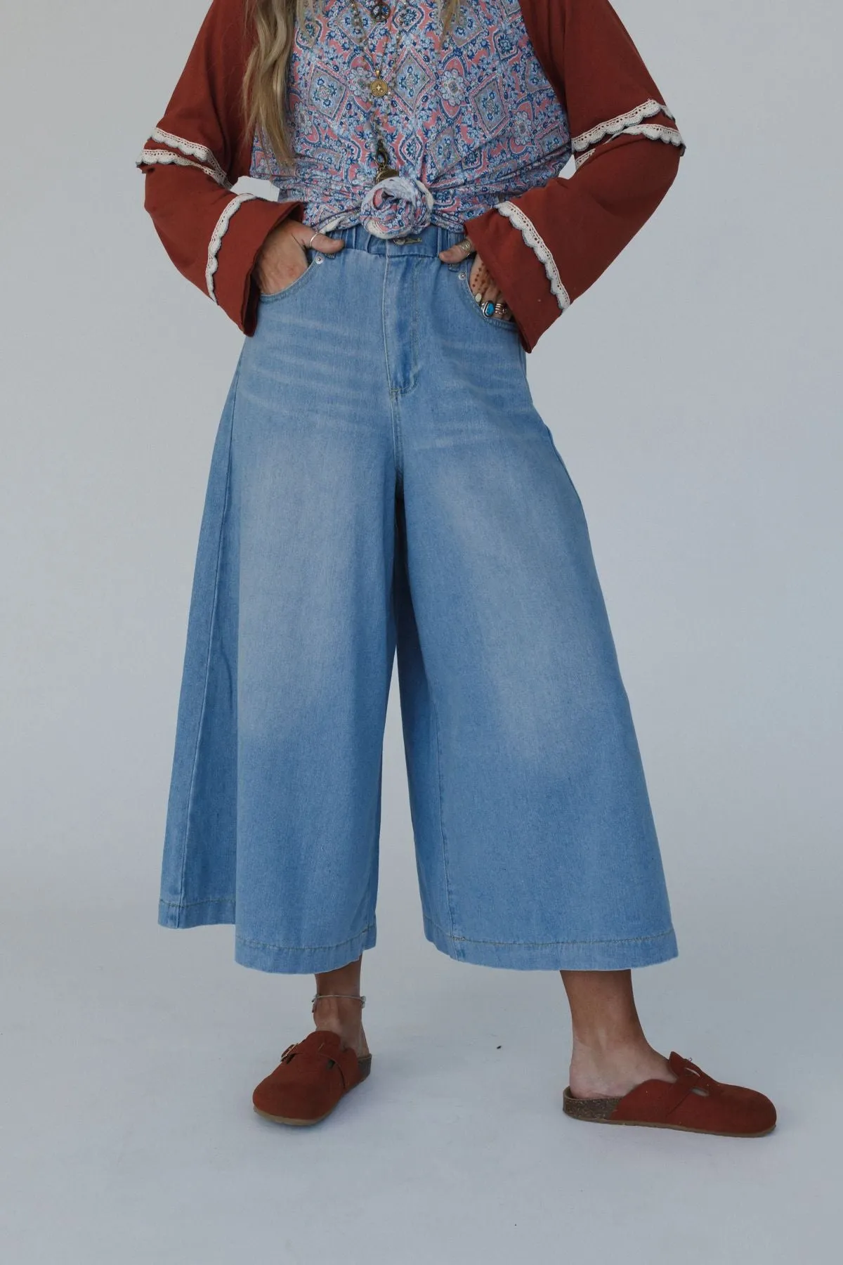 Frontier Flare Jeans - Light Wash