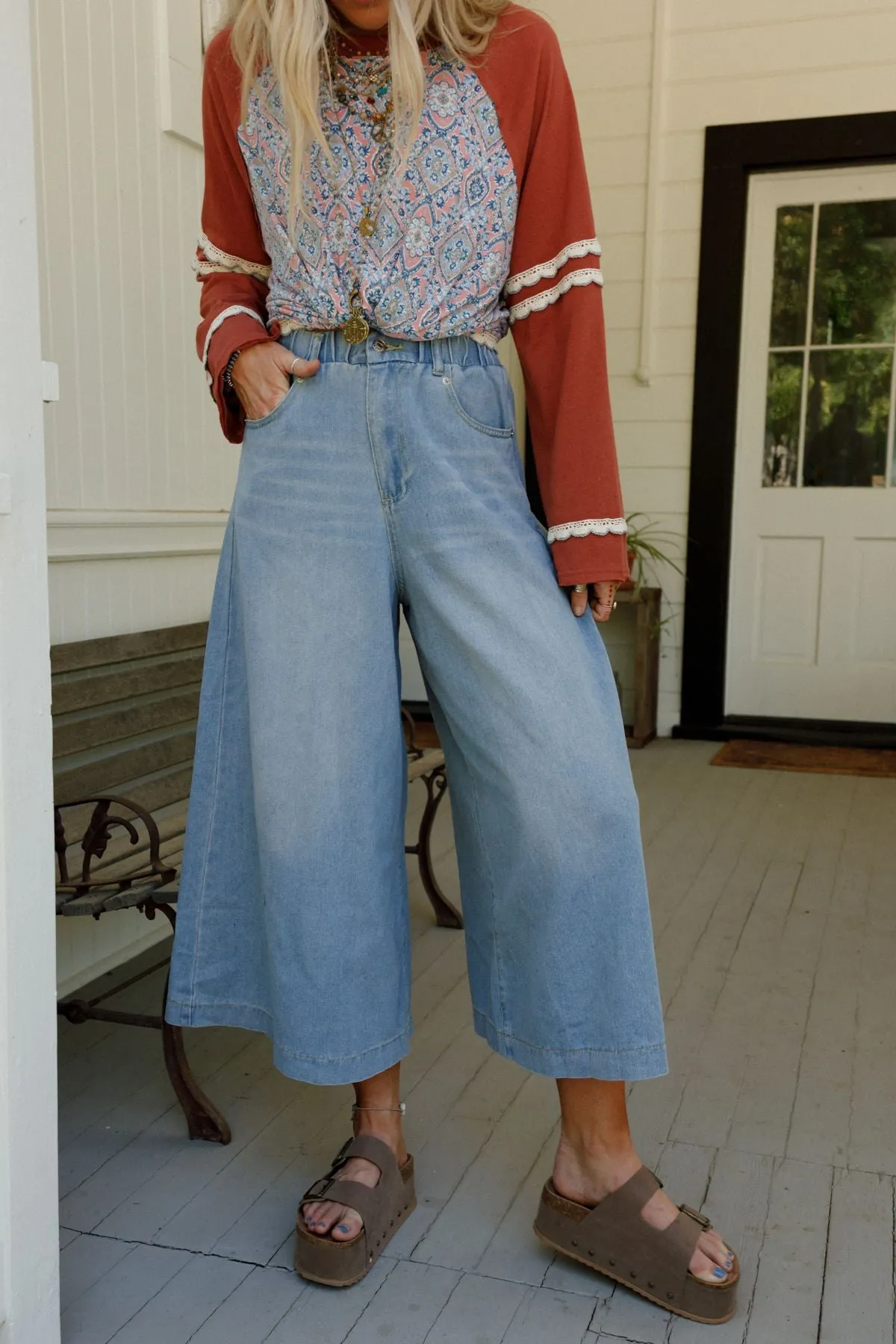 Frontier Flare Jeans - Light Wash