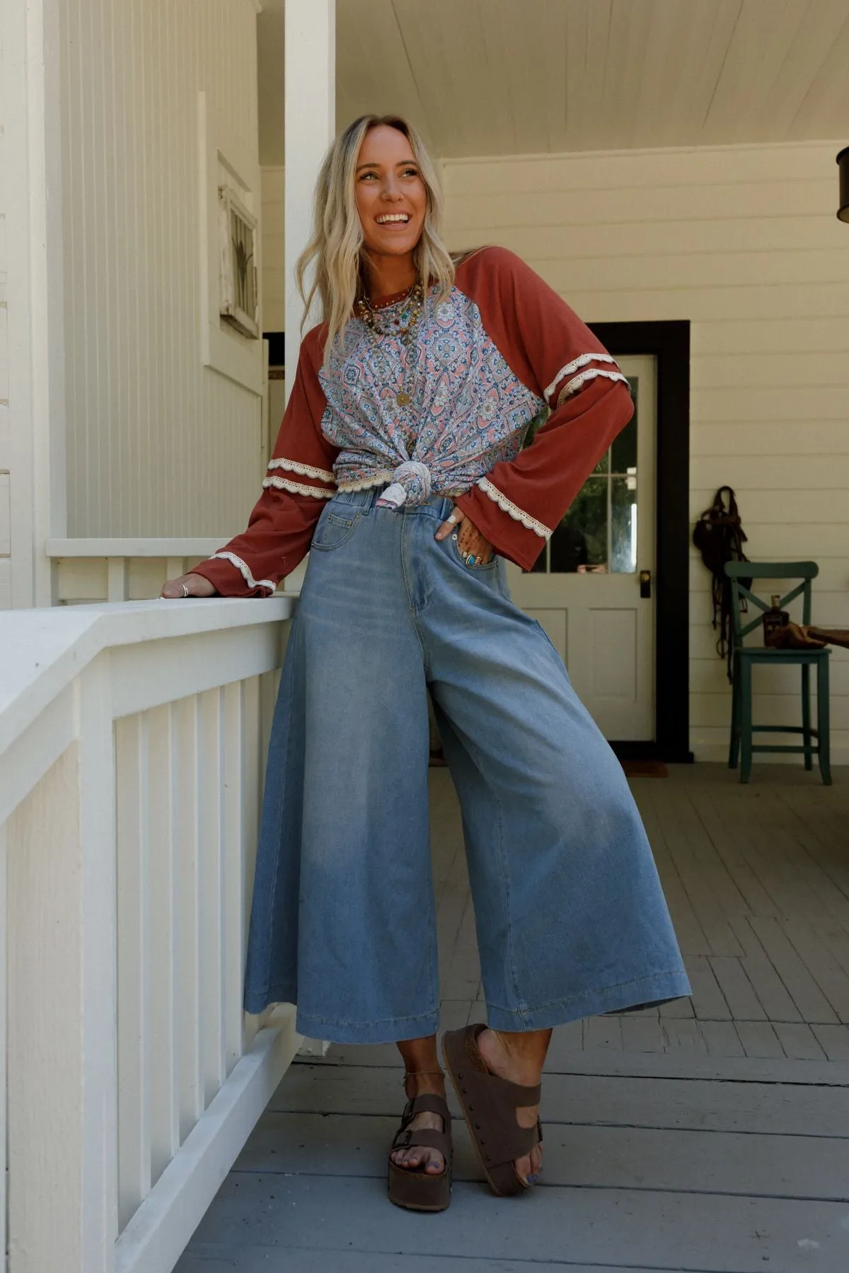 Frontier Flare Jeans - Light Wash