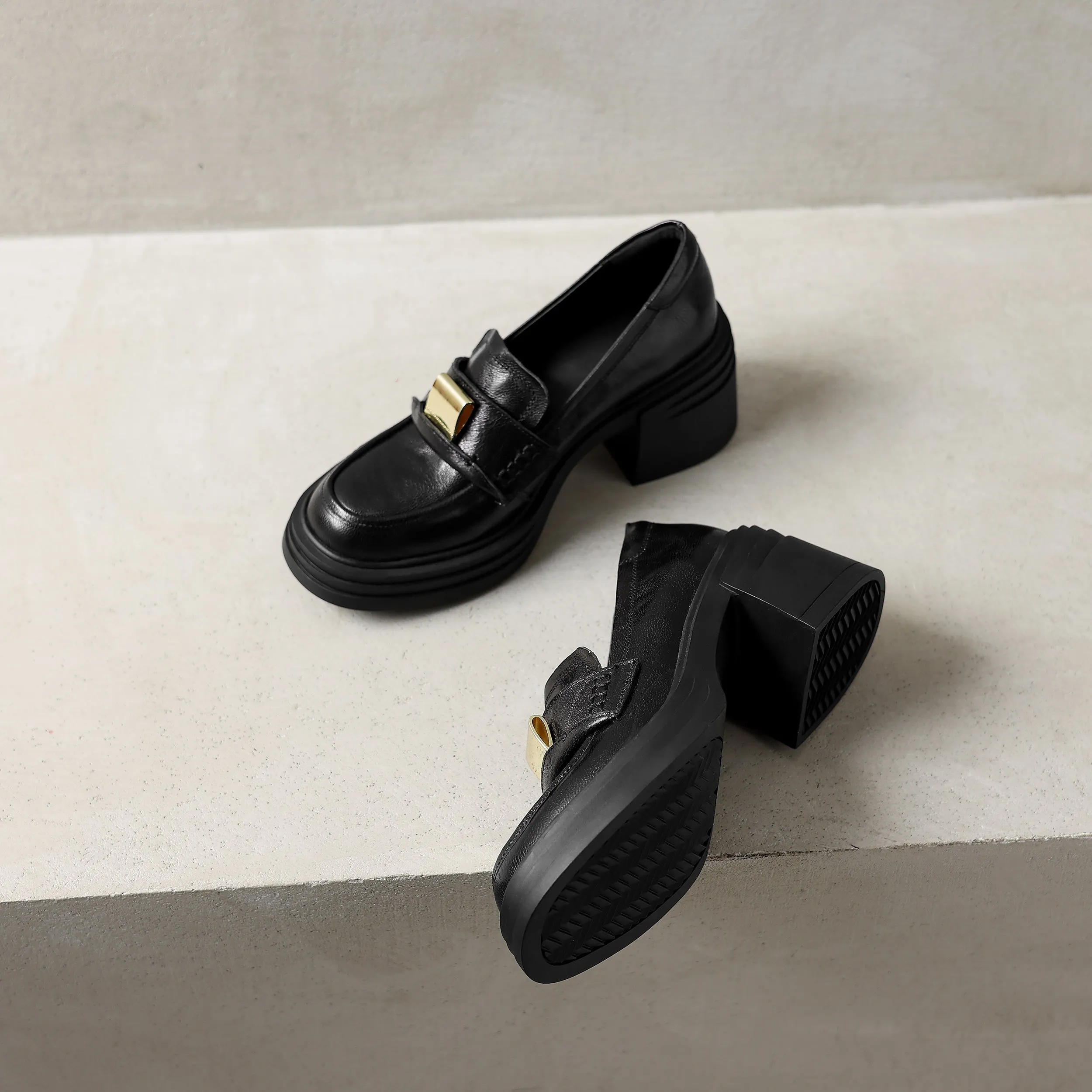 Retro Round-Toe 65mm Block Heel Sheepskin Penny Loafers with Metal Decoration Brown/Black