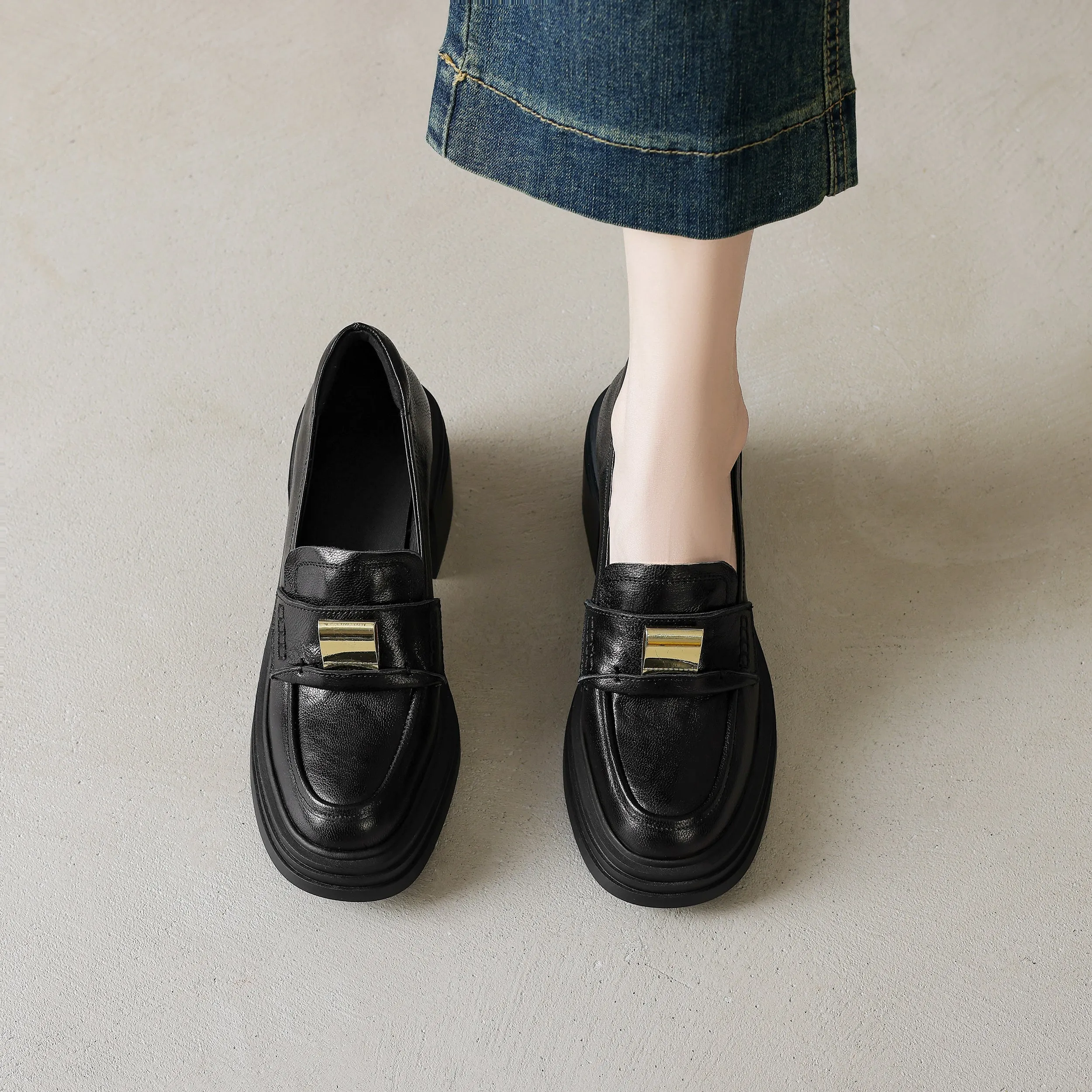 Retro Round-Toe 65mm Block Heel Sheepskin Penny Loafers with Metal Decoration Brown/Black