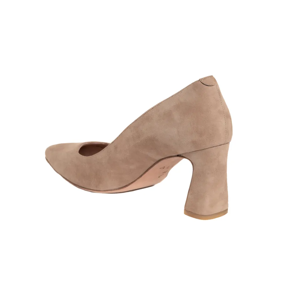 [SAMPLE] Tenacious Tan Suede Block Heel Pump