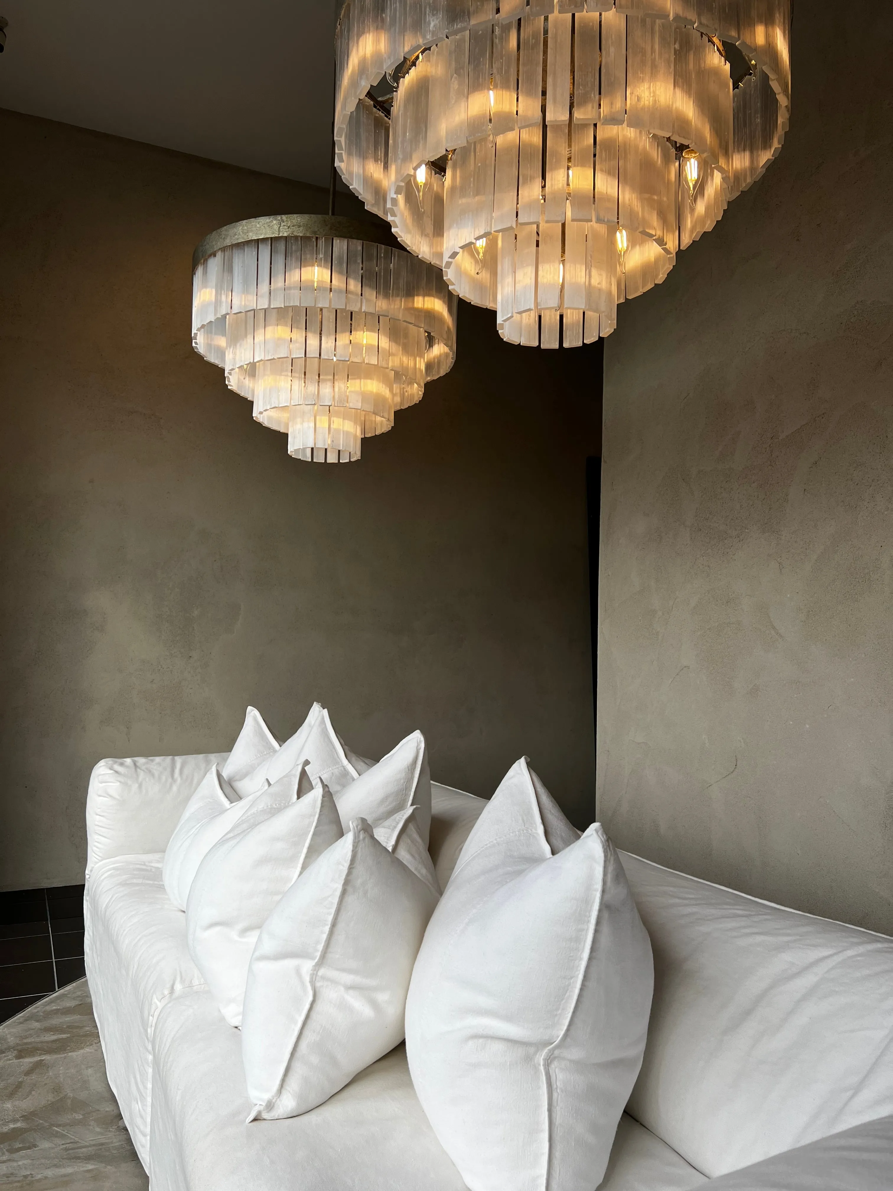 SELENE ROUND CHANDELIERS