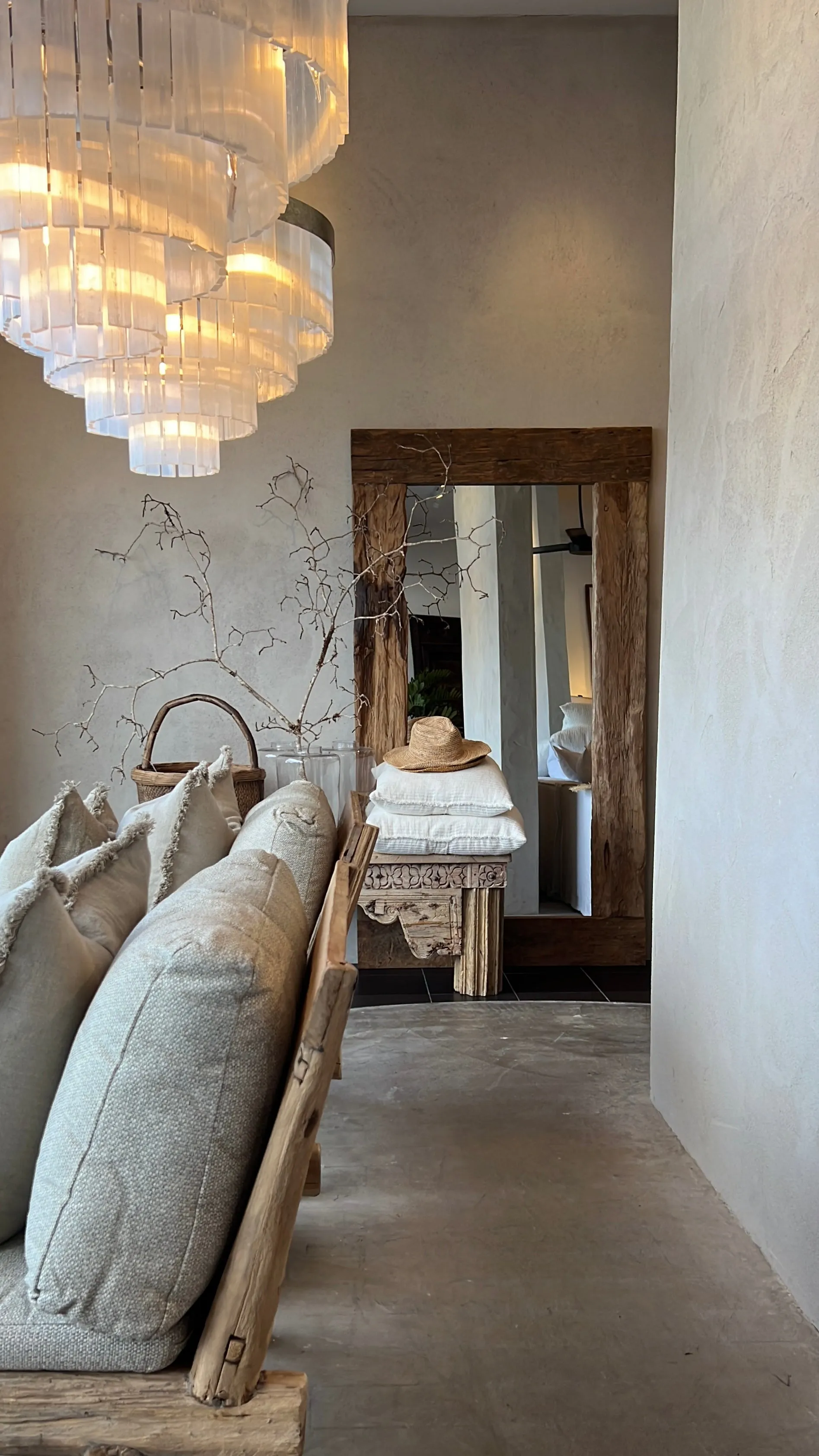 SELENE ROUND CHANDELIERS